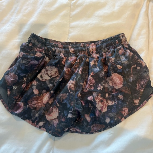 Lululemon shorts 2.5” - Picture 4 of 4